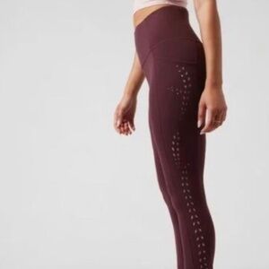 Athleta Salutation Stash Pocket II Laser Cut 7/8 Tight Spiced Cabernet XS